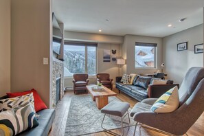 TV, caminetto, lettore DVD