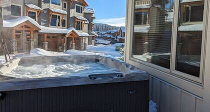 Spacious 3-bedroom home with ski in/out access to Orient Chair!