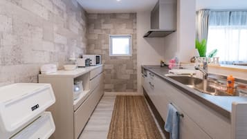 Fridge, microwave, stovetop, cookware/dishes/utensils