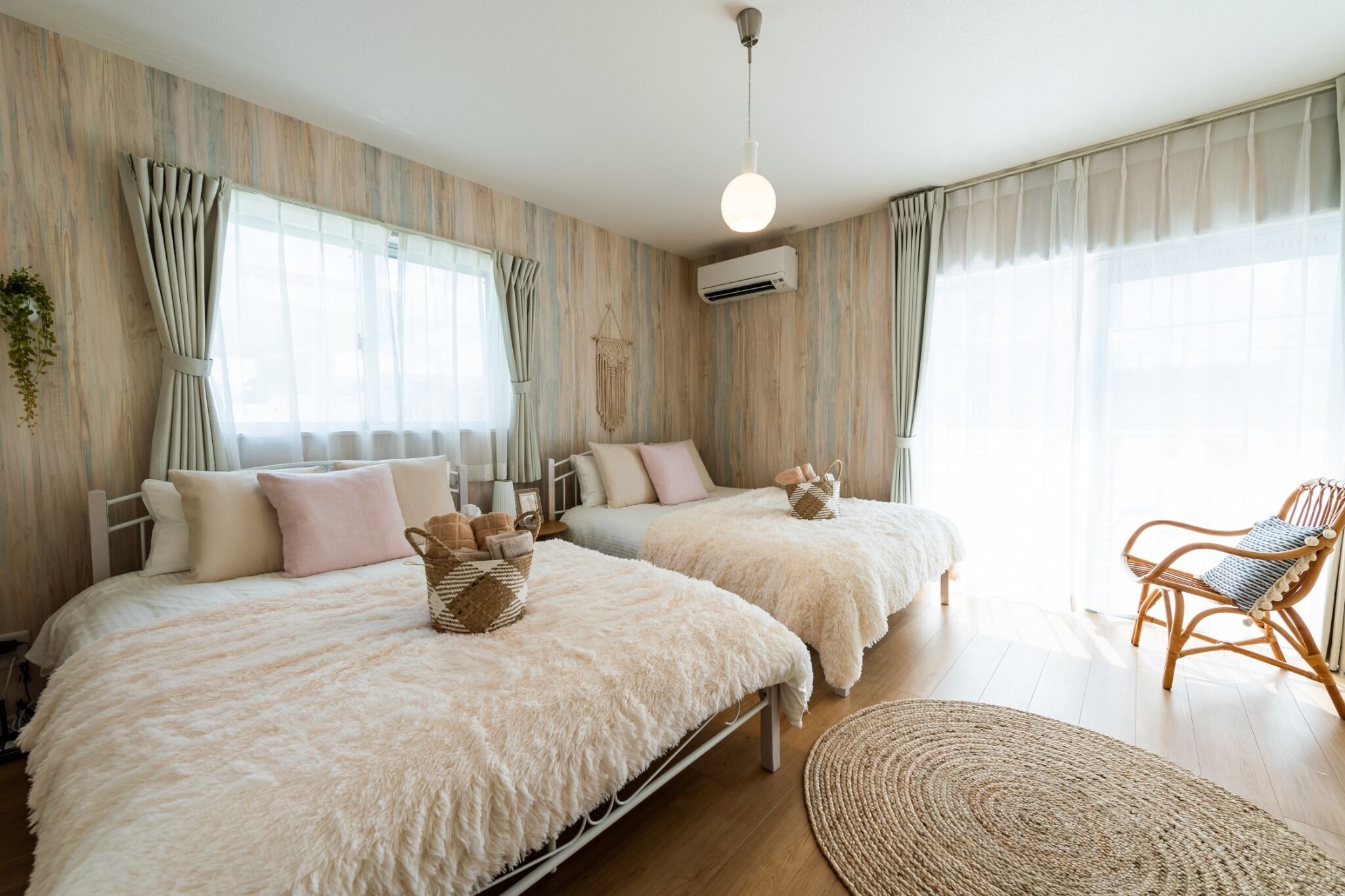 4 bedrooms, desk, iron/ironing board, free WiFi