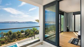 Villa, 5 Bedrooms | Balcony view