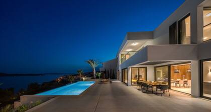 Ultraluxury Villa Elyzeum