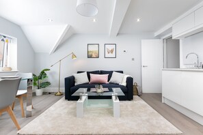 Superior Apartment, 1 Bedroom | Living area | 50-inch Smart TV with digital channels, TV, Netflix - Tulip Apartment (Reading)