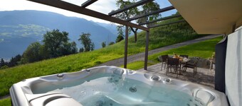 Superior Chalet Berggold - SKI in/SKI out, Sauna-Jacuzzi - by "wachterhof"