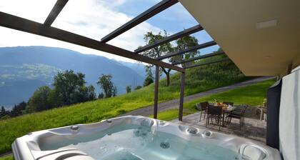 Superior Chalet Berggold - SKI in/SKI out, Sauna-Jacuzzi - by "wachterhof"
