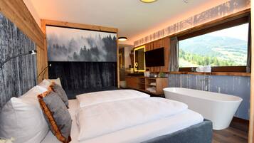 6 bedrooms, iron/ironing board, travel cot, free WiFi