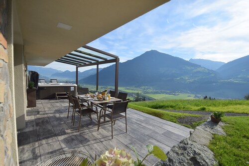 Superior Chalet Berggold - SKI in/SKI out, Sauna-Jacuzzi - by "wachterhof"