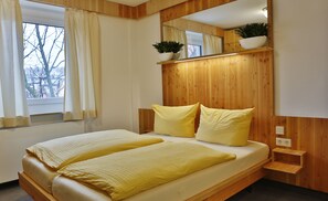 Double Room | Free cribs/infant beds, free WiFi, bed sheets - Hotel Feuerbacher Hof (Stuttgart)