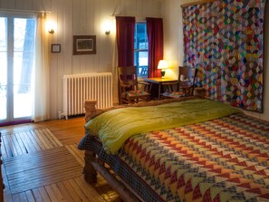 1 bedroom, desk, WiFi, bed sheets