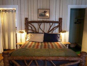 1 bedroom, desk, WiFi, bed sheets