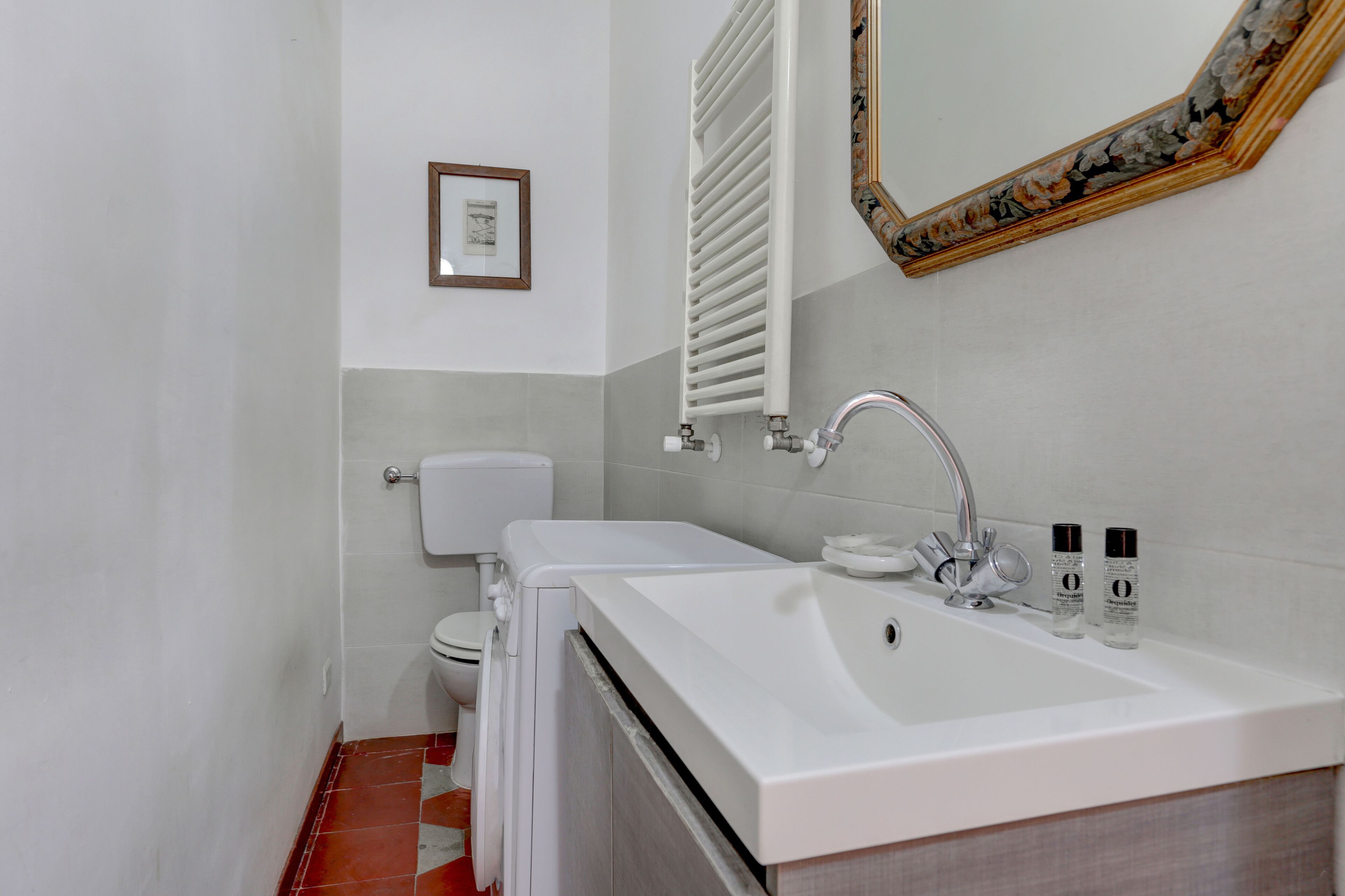 Charming Studio | Bathroom