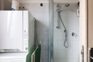 Shower, towels