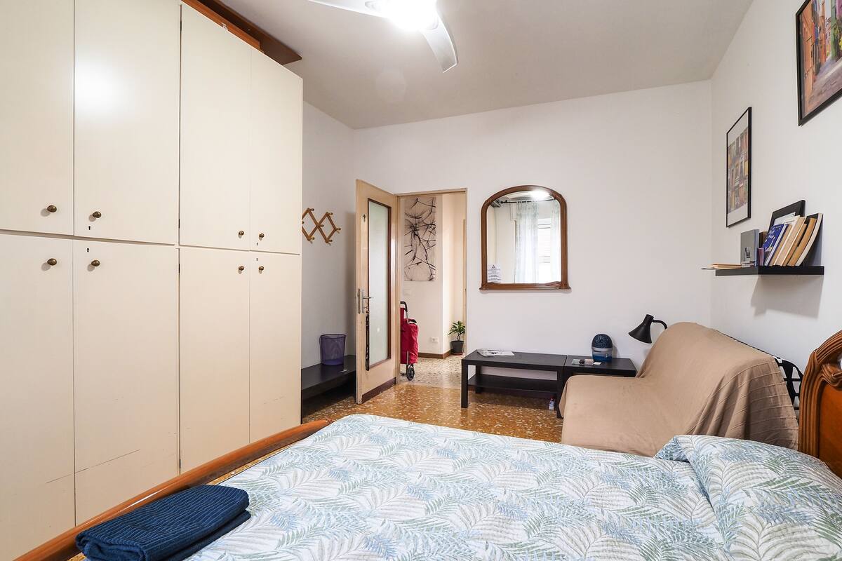 Iron/ironing board, free WiFi