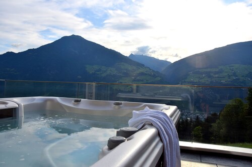 Alpinloft Goldsun - SKI in/SKI out, Sauna-Jacuzzi - by "wachterhof"