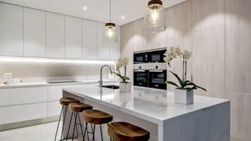 Vila, kolam renang pribadi | Dapur pribadi | Lemari es besar, microwave, oven, dan kompor