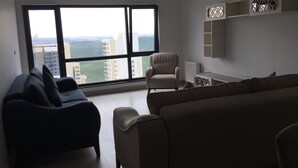 Superior Apartment | Living room | 50-inch Smart TV with satellite channels, TV - Espartakule emlak konut suite (Istanbul)