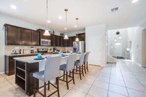 Fridge, microwave, oven, stovetop - Picture Renting Your Own Luxury Mansion on the Exclusive Windsor at Westside Resort (Orlando)