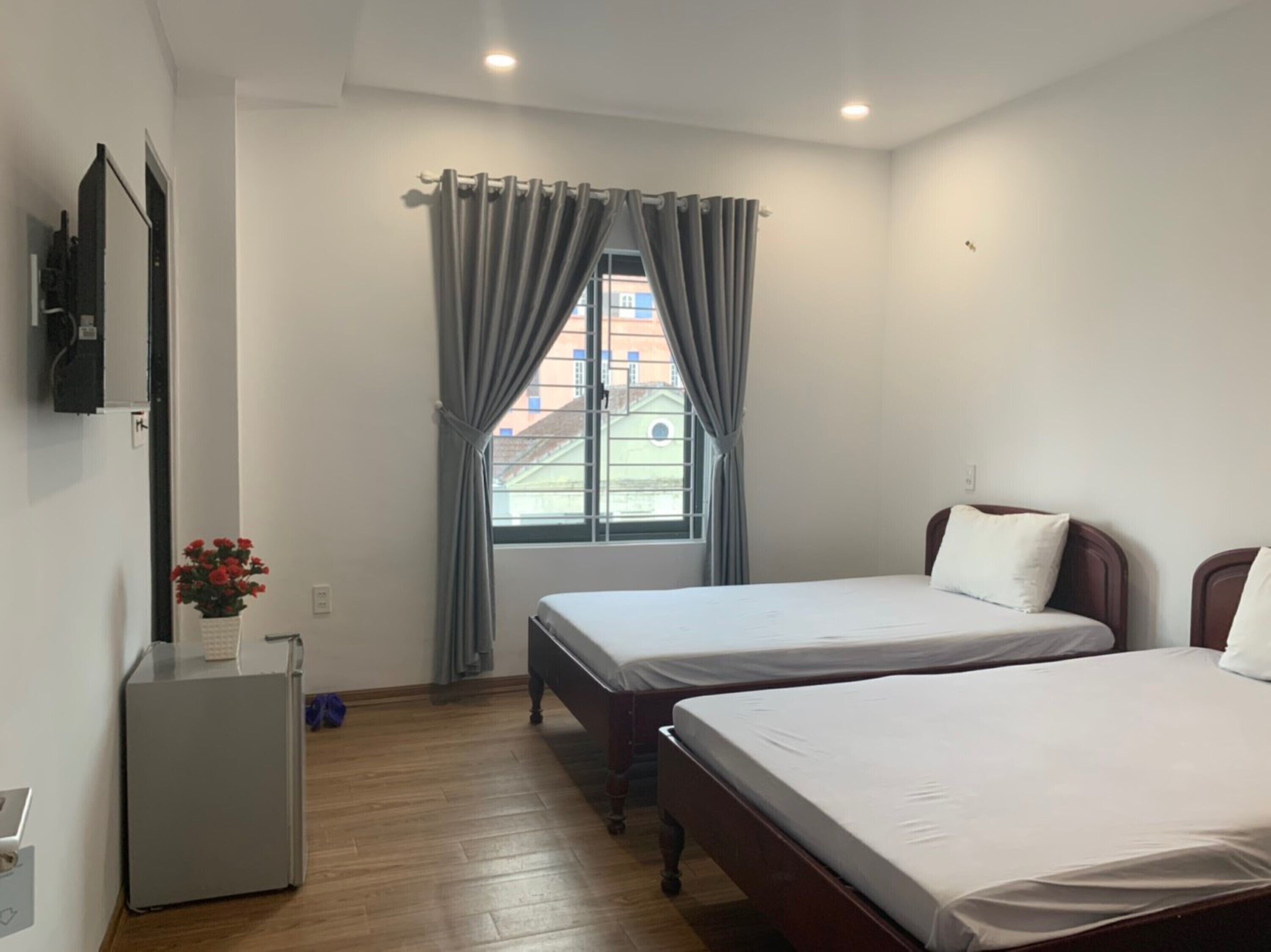 Minibar, desk, soundproofing, iron/ironing board