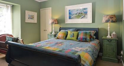 Tigh-Na-Alt - Stylish Coastal Apartment with Stunning Sea Views