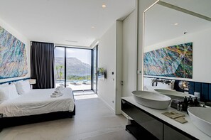 5 bedrooms, in-room safe, desk, iron/ironing board