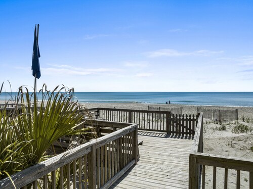 Lucky Bag 5 Bedroom/4 Bathroom Ocean Front Home in Pawleys Island