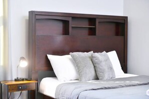 2 bedrooms, in-room safe, desk, iron/ironing board