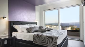 Deluxe Villa | 4 bedrooms, iron/ironing board, free cots/infant beds, free WiFi