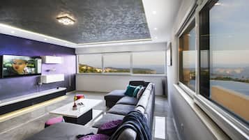 Vila Deluks | Area keluarga | TV layar datar