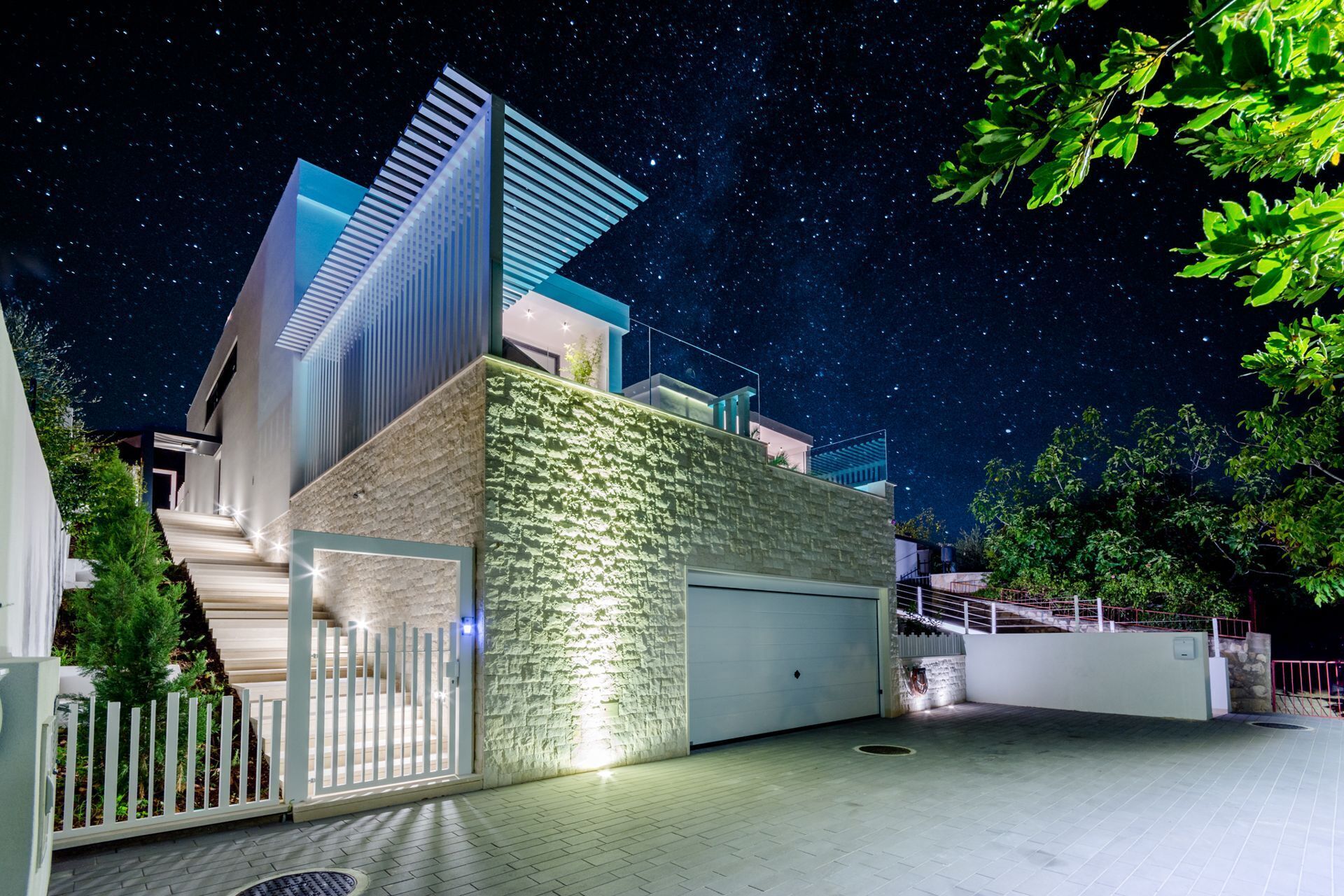 住宿正面 (夜晚)