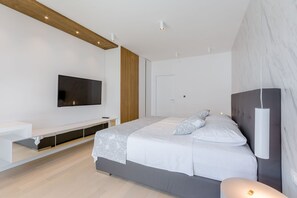 Villa | 3 bedrooms, in-room safe, desk, iron/ironing board - Luxury Villa Luna with Swimming Pool (Sutivan)