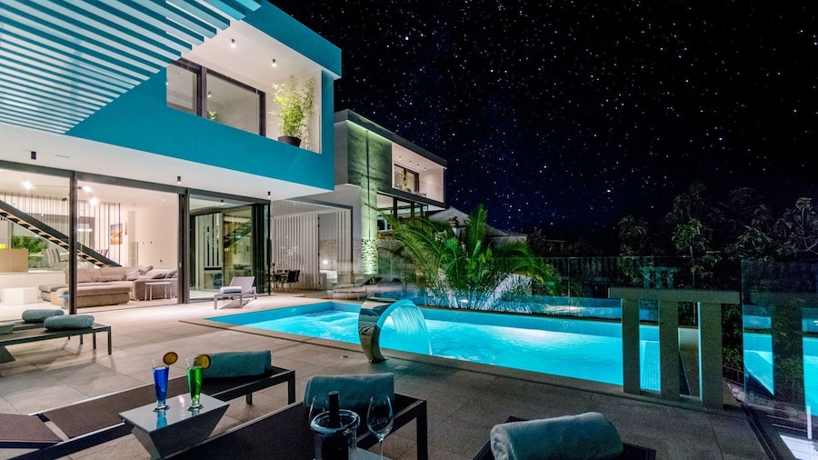 Luxury Villa Luna with Swimming Pool