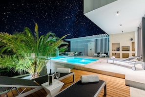 Sun deck - Luxury Villa Luna with Swimming Pool (Sutivan)