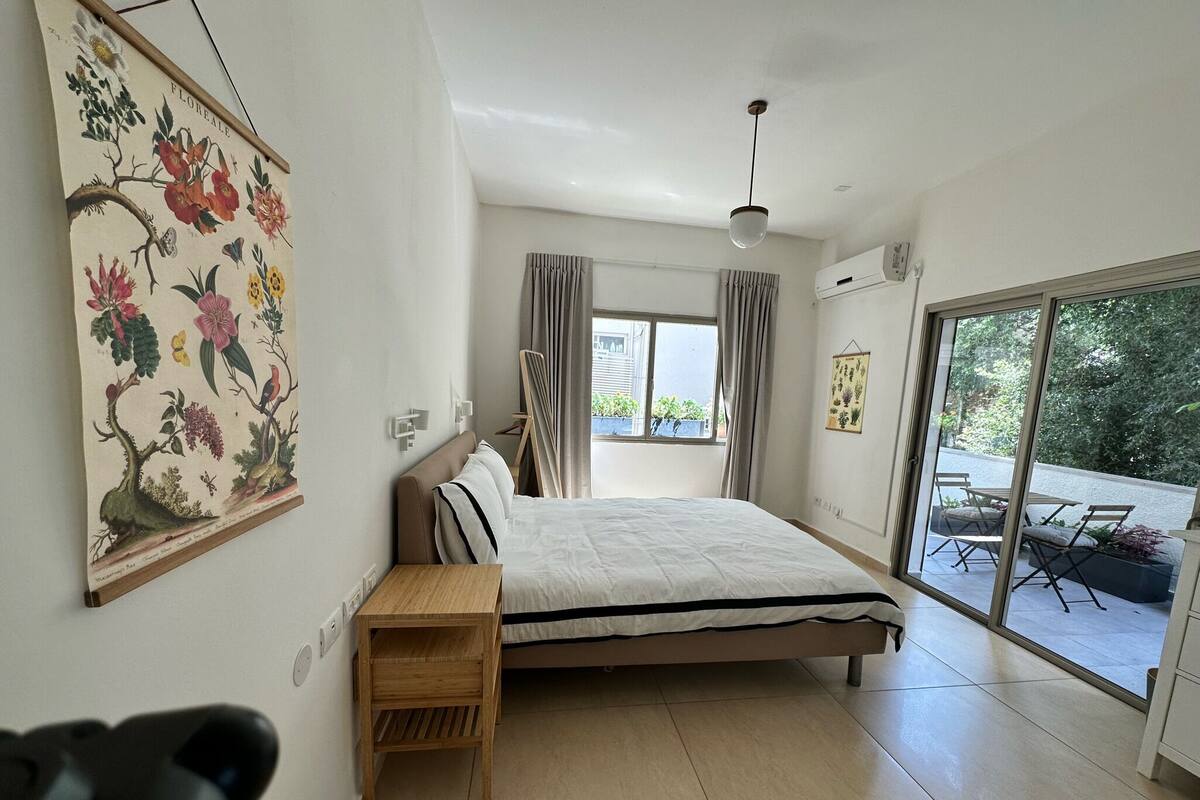 Grand Room | Blackout drapes, soundproofing, WiFi (free), bed sheets