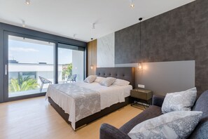 Villa | 3 Schlafzimmer, Zimmersafe, Schreibtisch, Bügeleisen/Bügelbrett