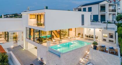 Luxury Villa Soleil with Swimming Pool