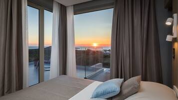 Luxury Villa | 4 bedrooms, in-room safe, individually decorated, individually furnished
