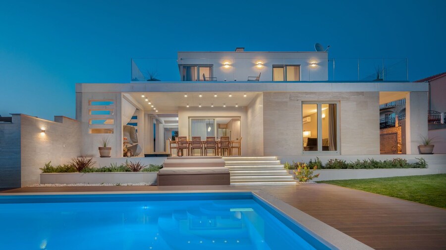 Luxury Villa Cinderella with Swimming Pool