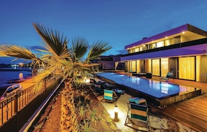 Exterior - Beachfront Villa Baronessa with Pool (Kastela)