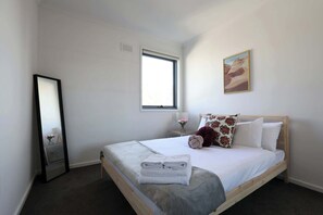 2 bedrooms, iron/ironing board, Internet, bed sheets