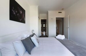 2 bedrooms, iron/ironing board, internet, bed sheets