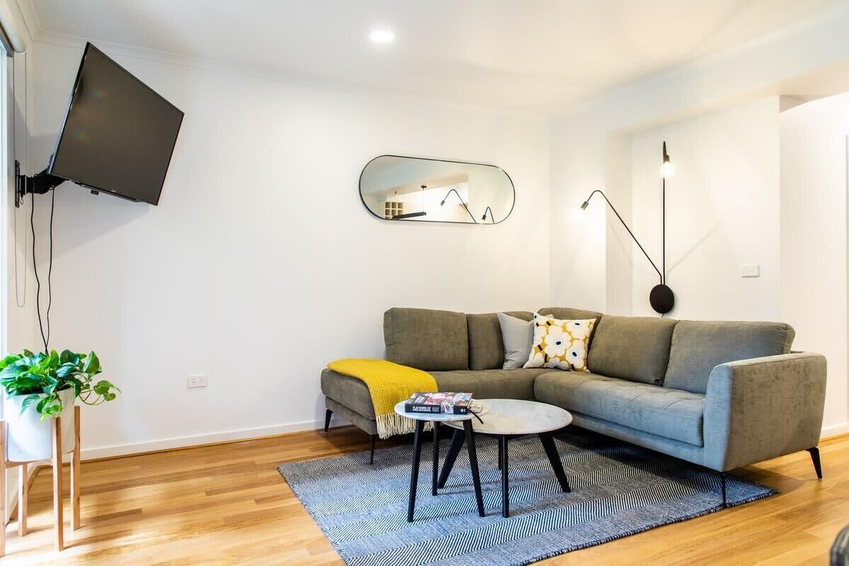 Luxury spacious 2 Bedroom Fitzroy Apartment