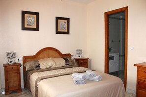 1 dormitorio, tabla de planchar con plancha, wifi gratis y ropa de cama