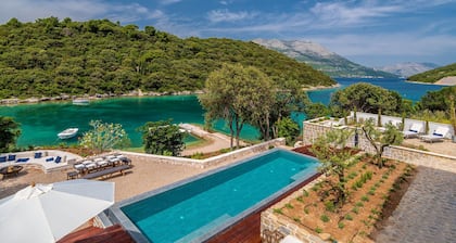 Beachfront Villa Feodora Grande