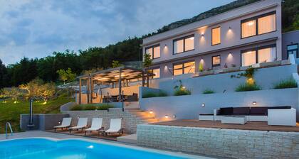 Luxury Villa Grand View