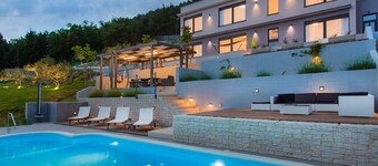 Luxury Villa Grand View