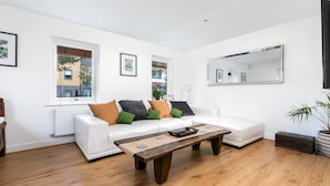 Unclassified image, 4 of 21, button - Elephant Court (Reading)