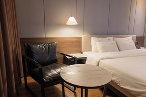 VIP | Blackout curtains, soundproofing, iron/ironing board, free WiFi