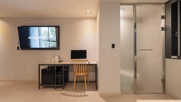 Premium Room | Blackout drapes, soundproofing, iron/ironing board, free WiFi