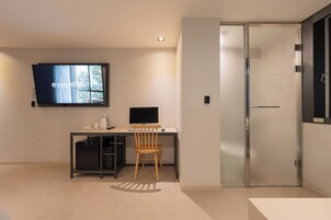 Premium Room | Blackout drapes, soundproofing, iron/ironing board, free WiFi