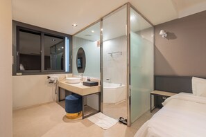 Premium-Zimmer | Verdunkelungsvorhänge, schallisolierte Zimmer, Bügeleisen/Bügelbrett